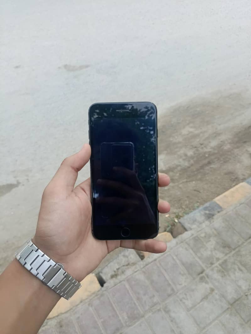 Apple iPhone 7 Plus 1