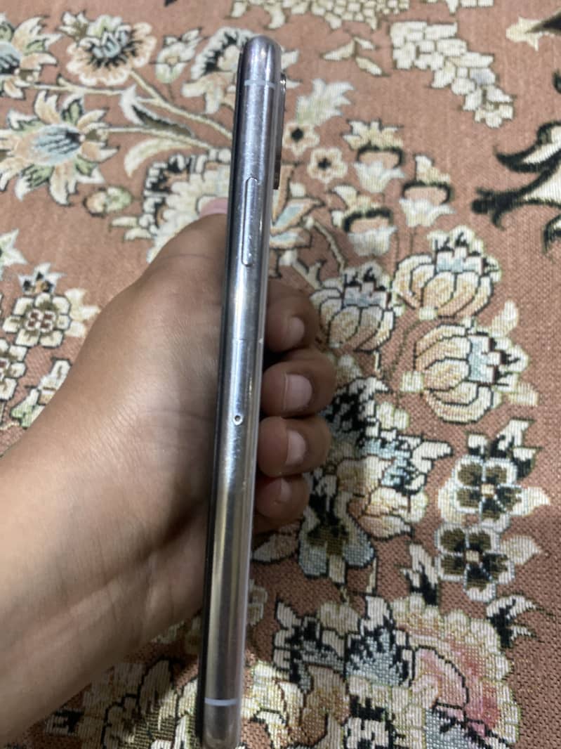 Apple iPhone X 4