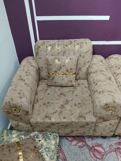 7 seater sofa set new condition my whattsapp number : 03303073408