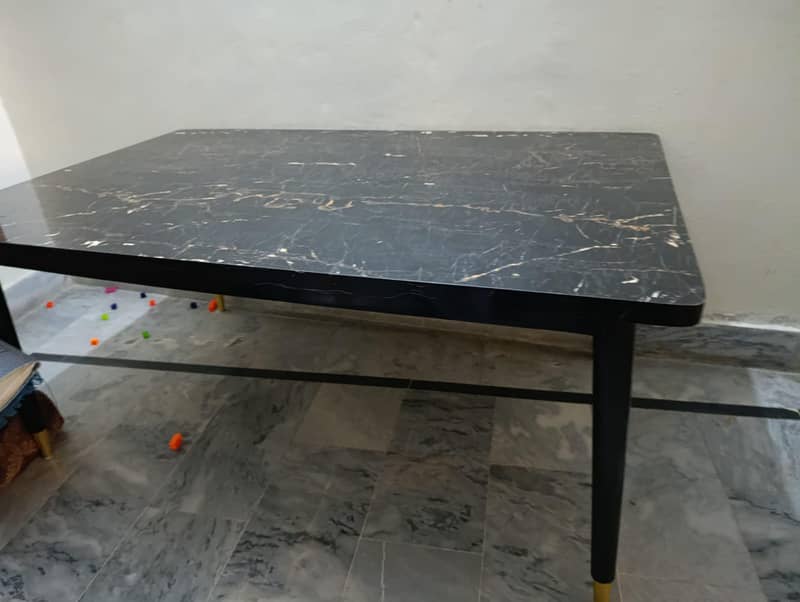 Dinning table 0