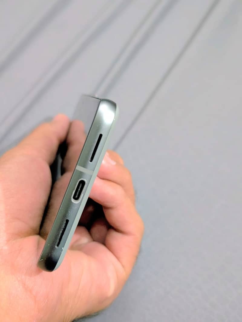 Google Pixel 8 4