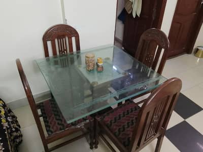 4 sitter dining table.