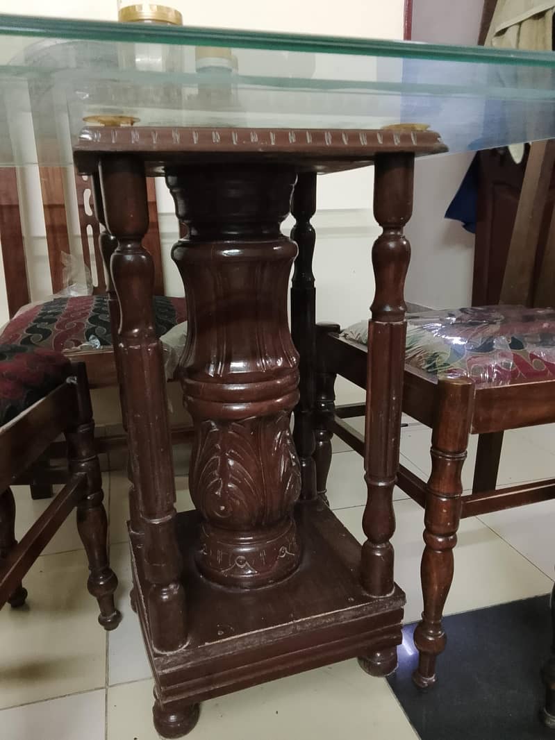 4 sitter dining table. 3