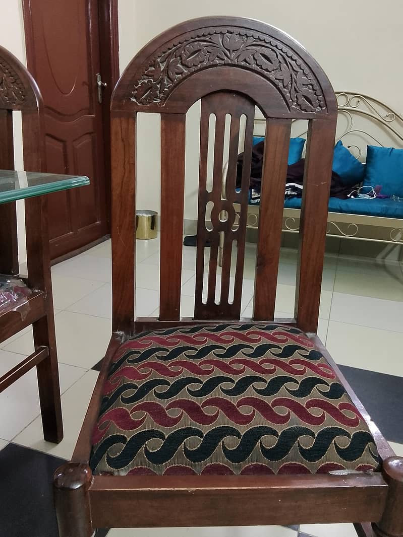 4 sitter dining table. 4