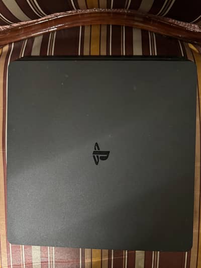 PLAYSTATION 4 SLIM. 10/10 CONDITION. WITH 2 CONTROLLERS.