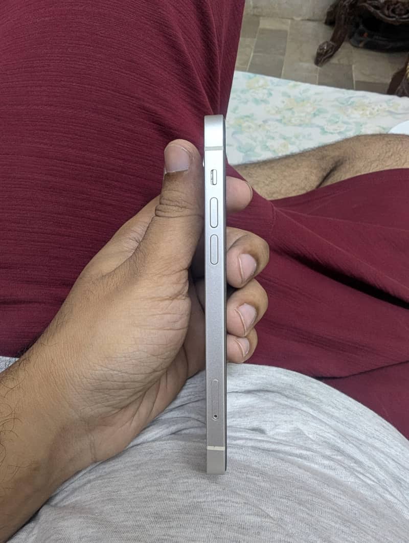 iPhone 12 4