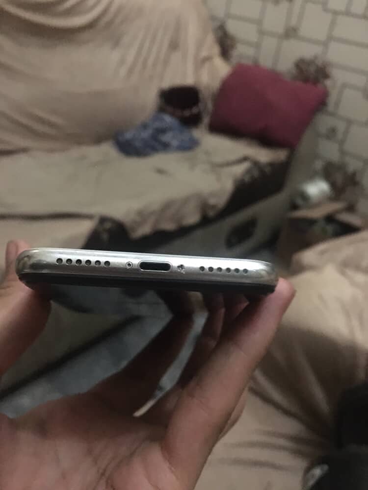 Apple iPhone X 5