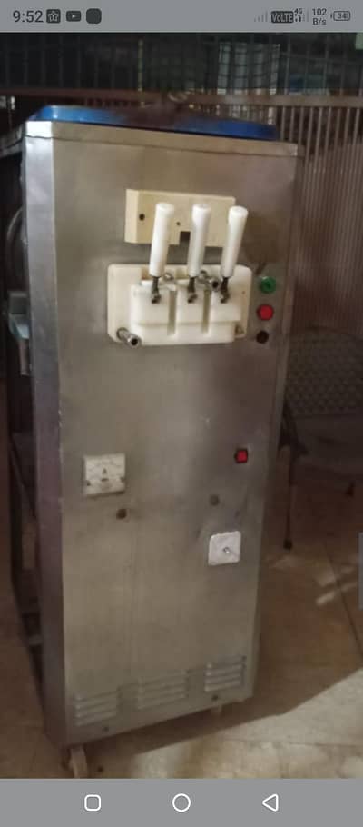 Soft Ice Cream Machine/Double Flavour + Mix Flavor Option/Like New/