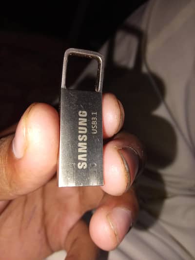 USB urgent sale 2200 64 gb