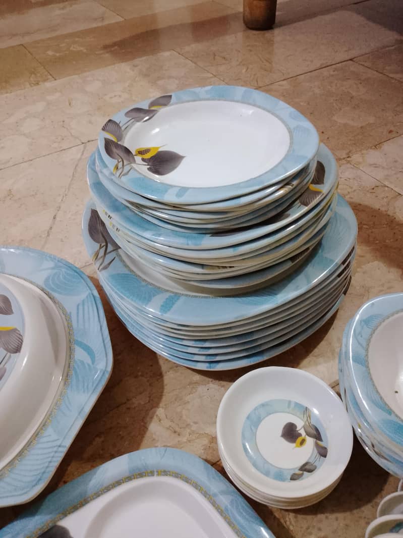 plastic dinner set 0