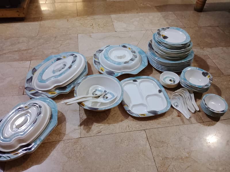 plastic dinner set 1