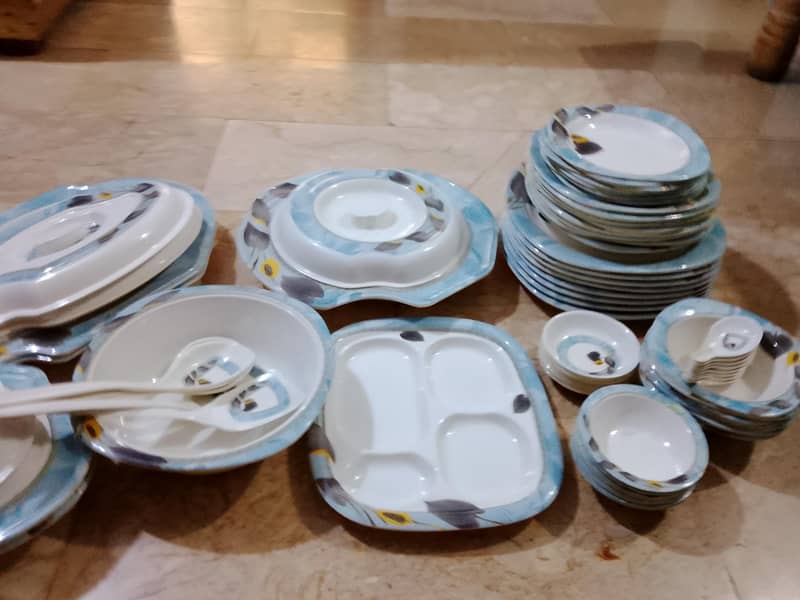 plastic dinner set 2