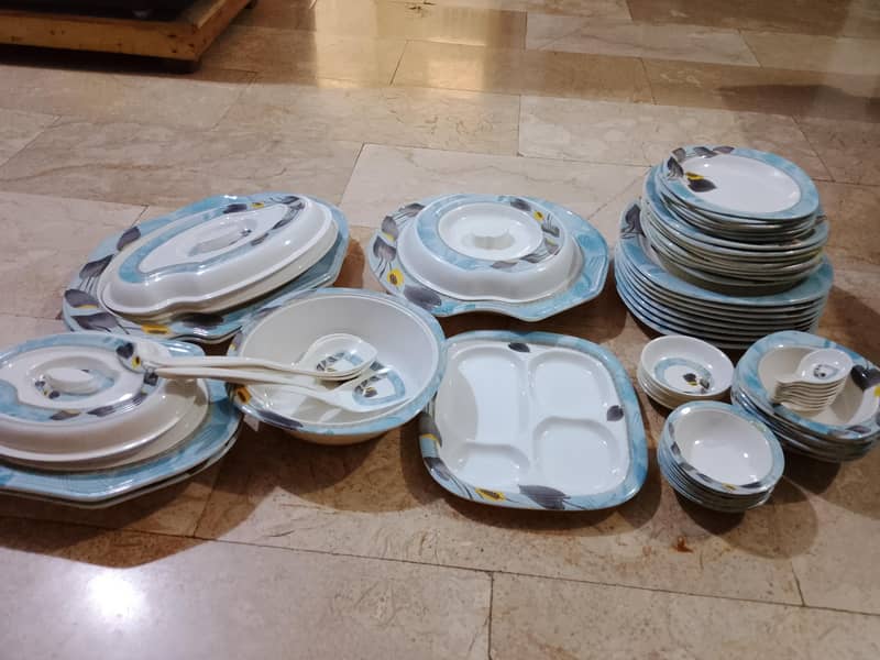 plastic dinner set 3