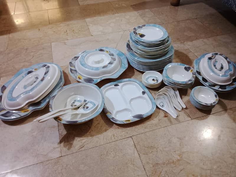 plastic dinner set 4
