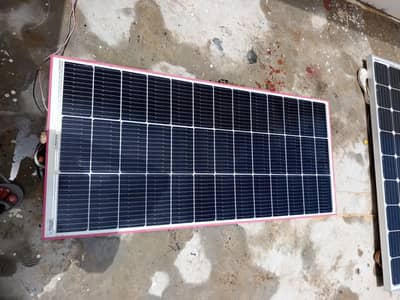 2 solar panels and 1 pwm charge controller