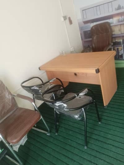 full furnished office for rent at Johar main road munawer chowingi