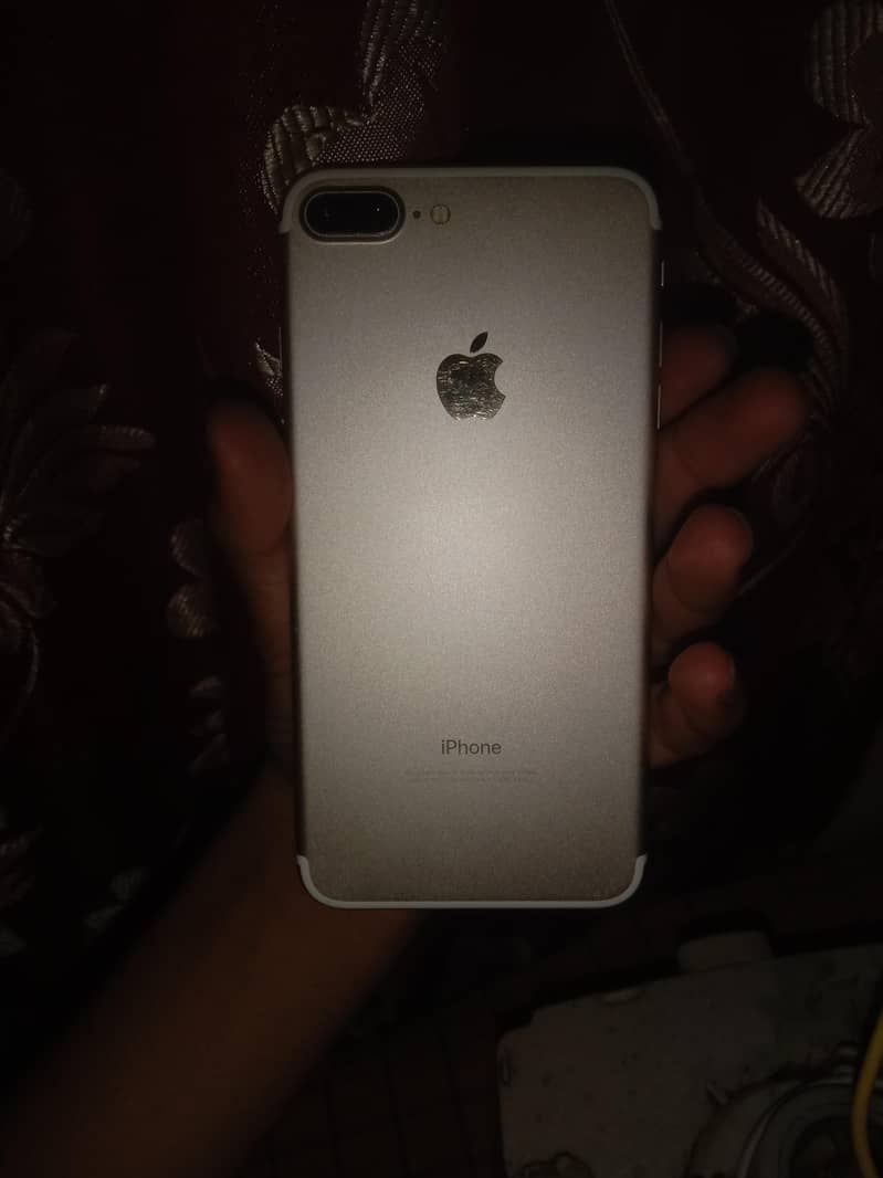 Apple iPhone 7 Plus 1