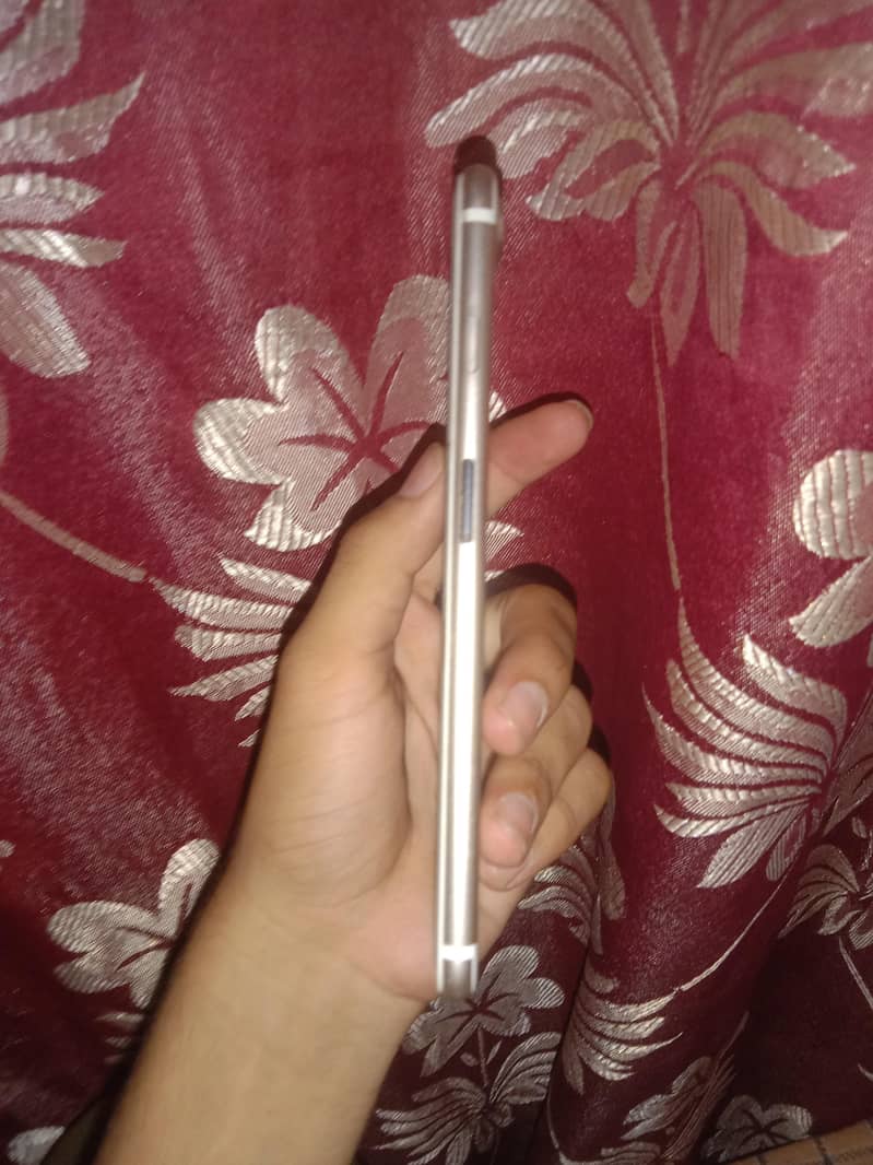 Apple iPhone 7 Plus 2