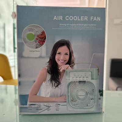  Portable Mini Cooling Mist Fan – Perfect for hot summer days!
