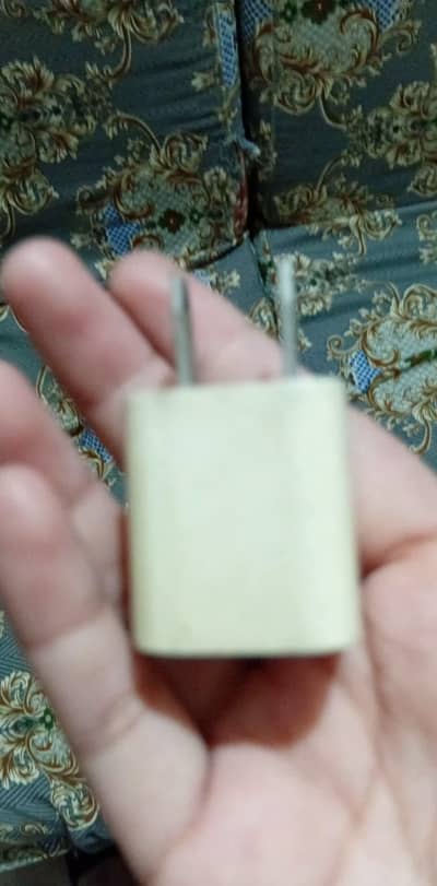 iphone ka charger hain