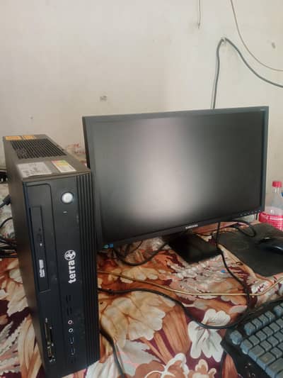 4th Gen Core i3 with 24 Inch LCD Samsung