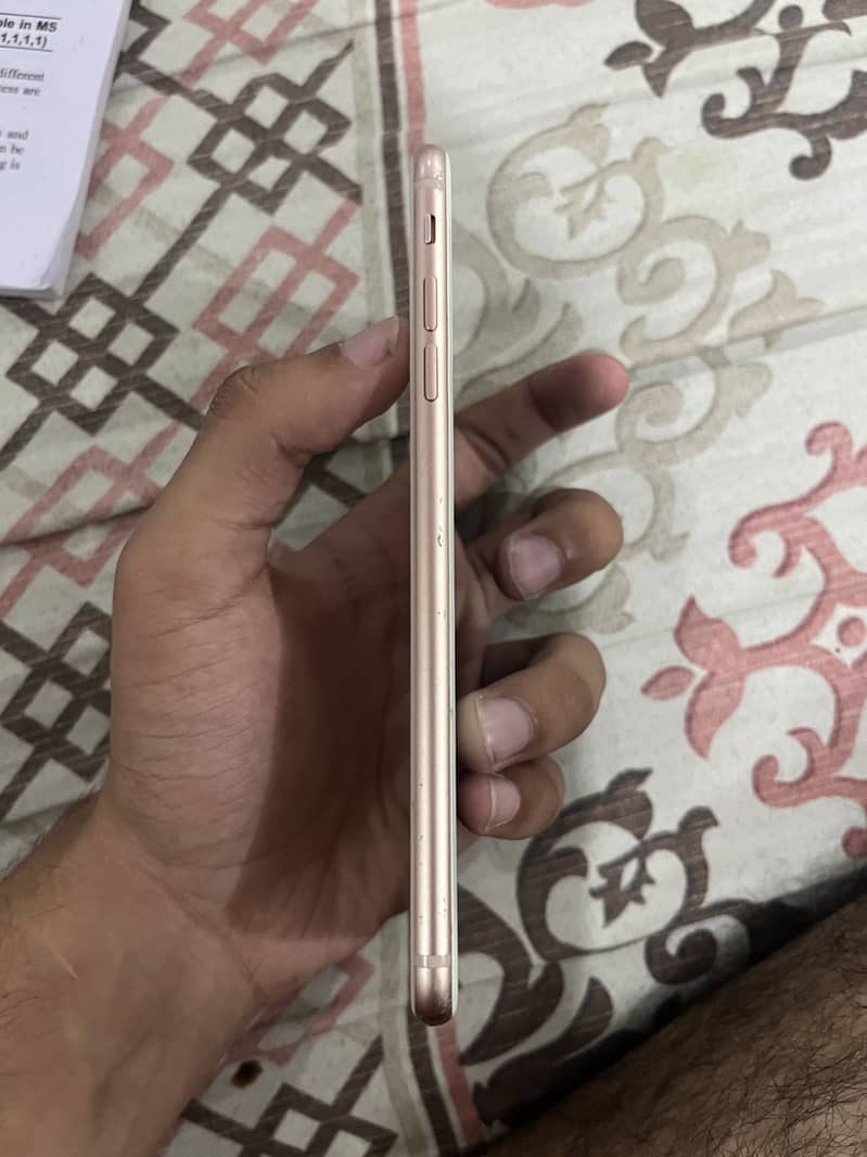 Apple iPhone 8 Plus 0