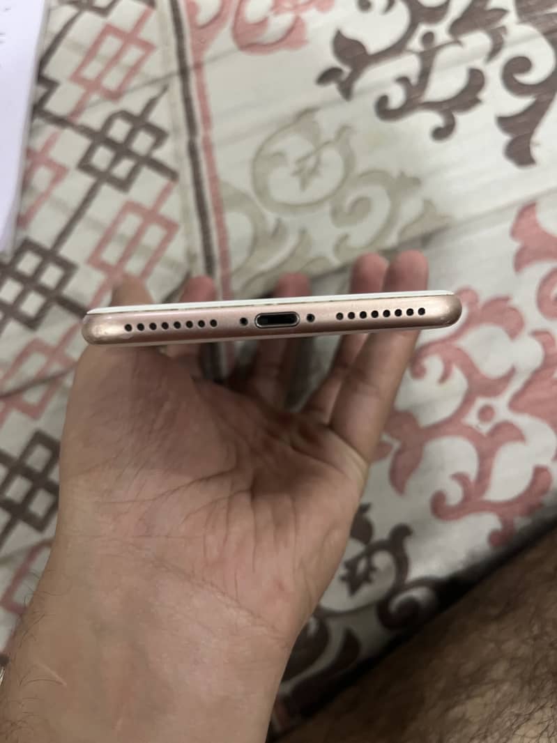 Apple iPhone 8 Plus 3