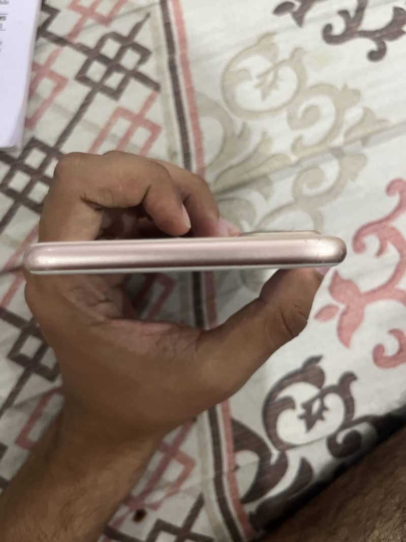Apple iPhone 8 Plus 5