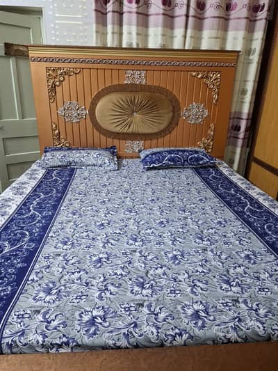 Bed and side drawers