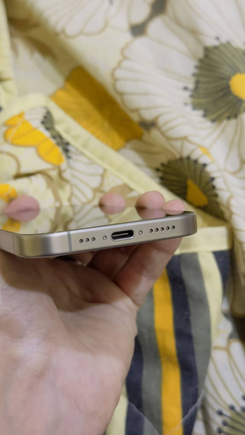 Iphone 15Pro 4