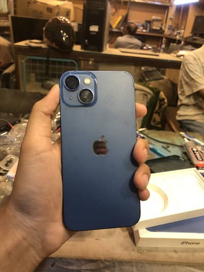 Apple iPhone 13