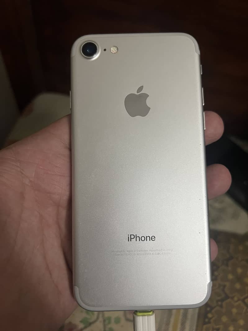 Apple iPhone 7 3