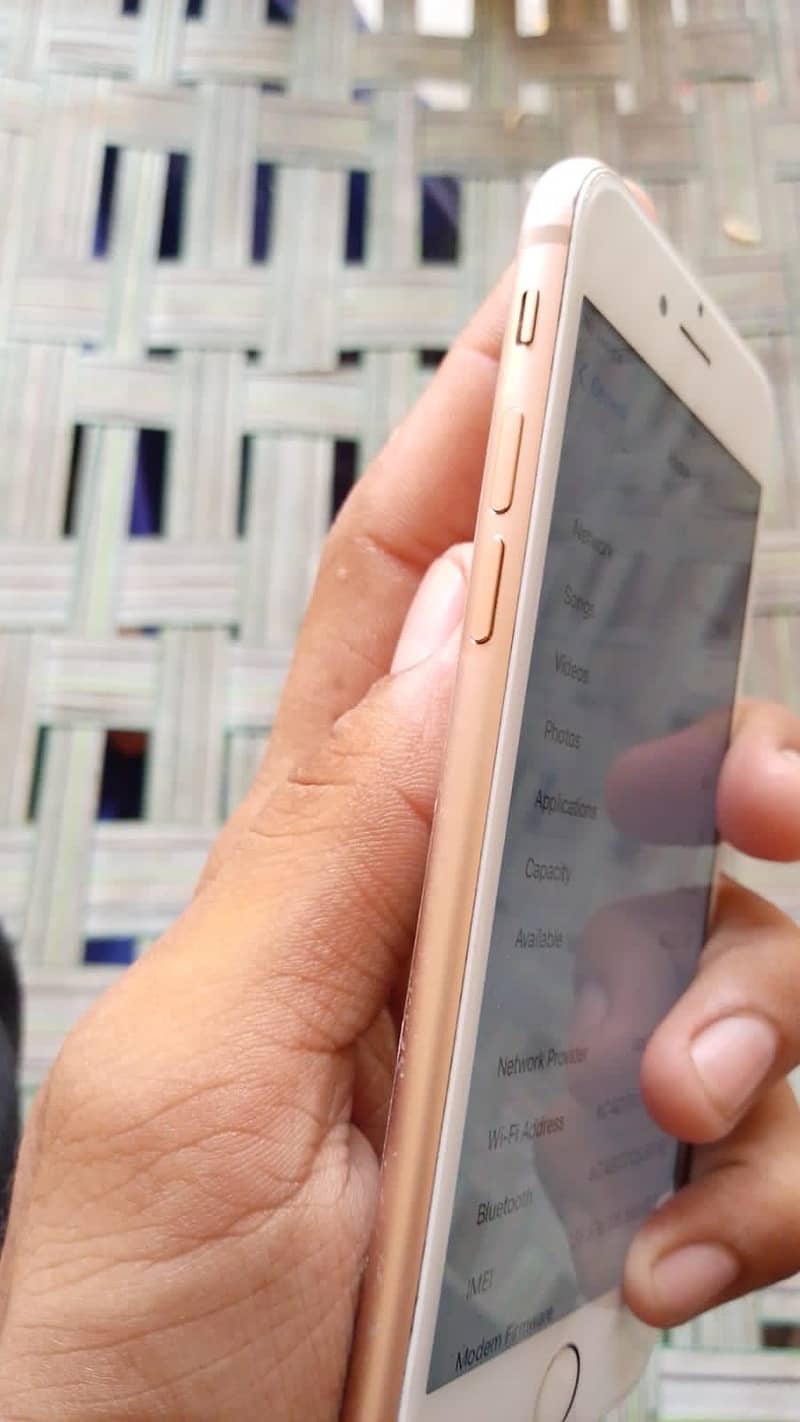 Apple iPhone 8 0