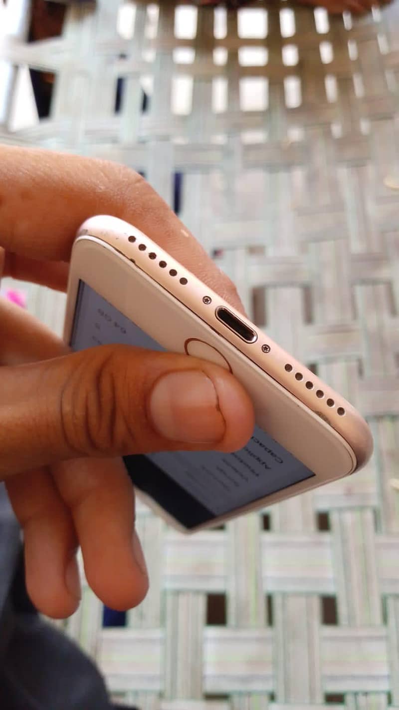 Apple iPhone 8 3