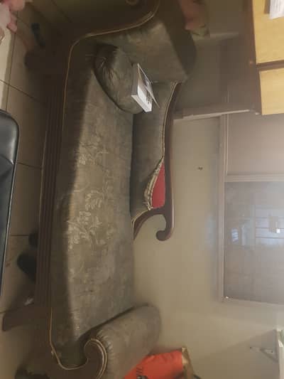 Dewan sofa for sale