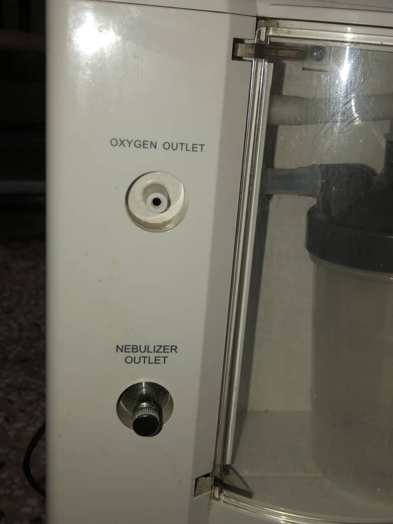 Oxygen concetator 4