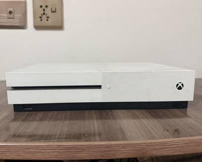 Xbox One S 1-TB(Urgent Sale)