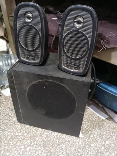 speakers all ok hay condition 10 by 8 with remote