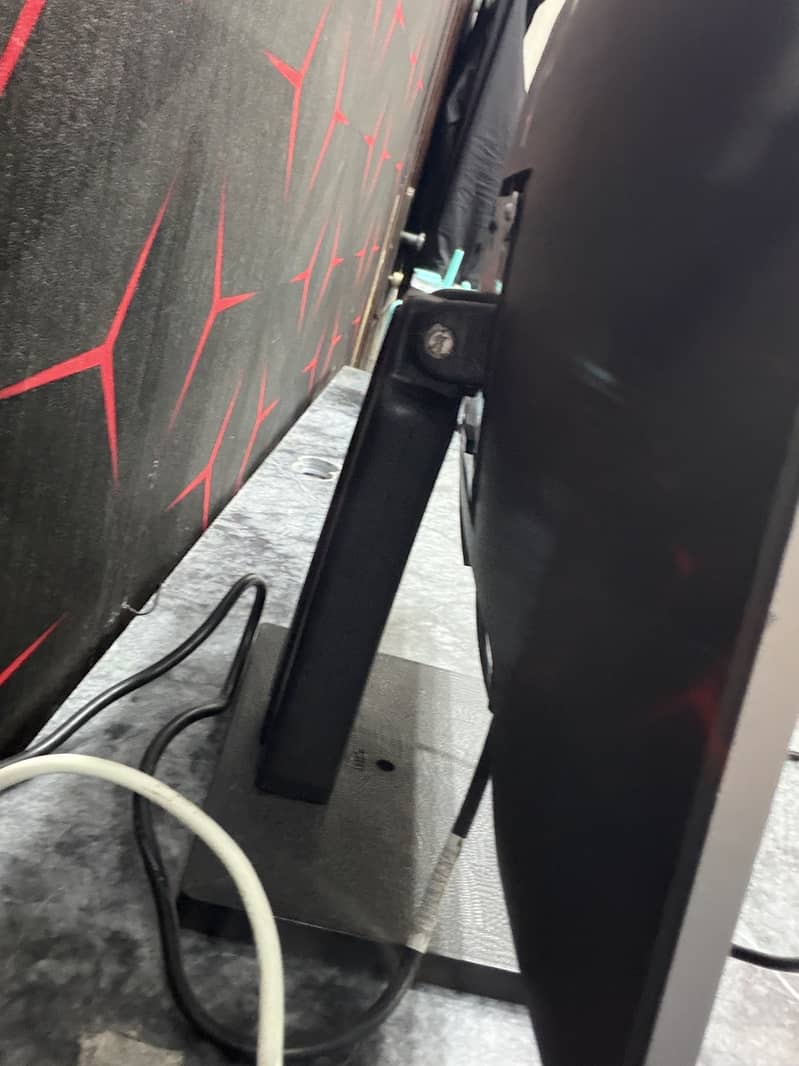 24 inch borderless 4