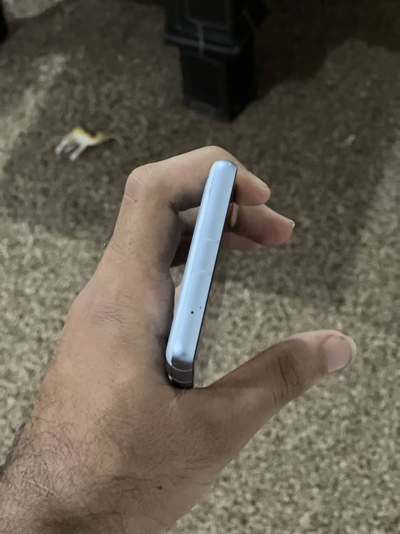 Google pixel 7A 5