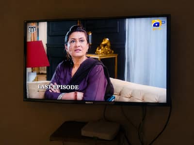 Original Sony Bravia LED 32" with DC supply non smart