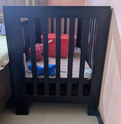 baby wooden cot