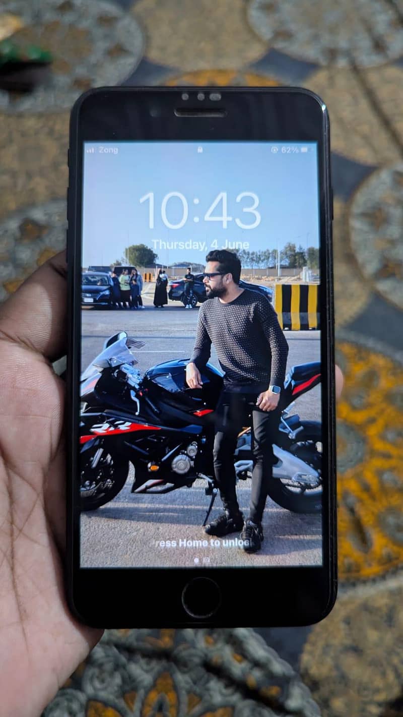Apple iPhone 7 Plus 1