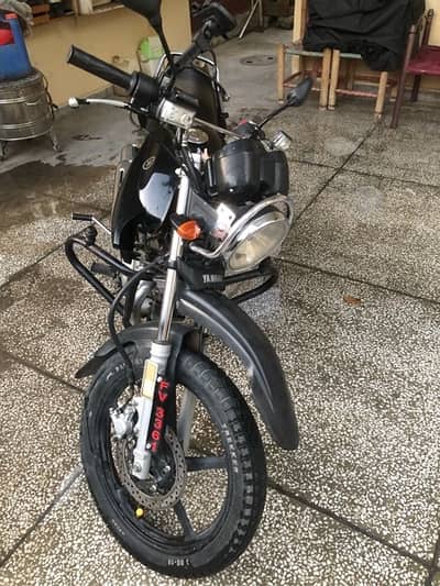 Black Yamaha YBR 125G