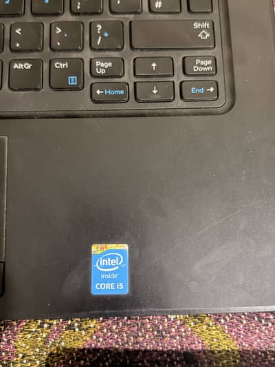 Dell laptop i5 6 generation 2 piece and 1 i3 laptop with 3 chairs&tabl