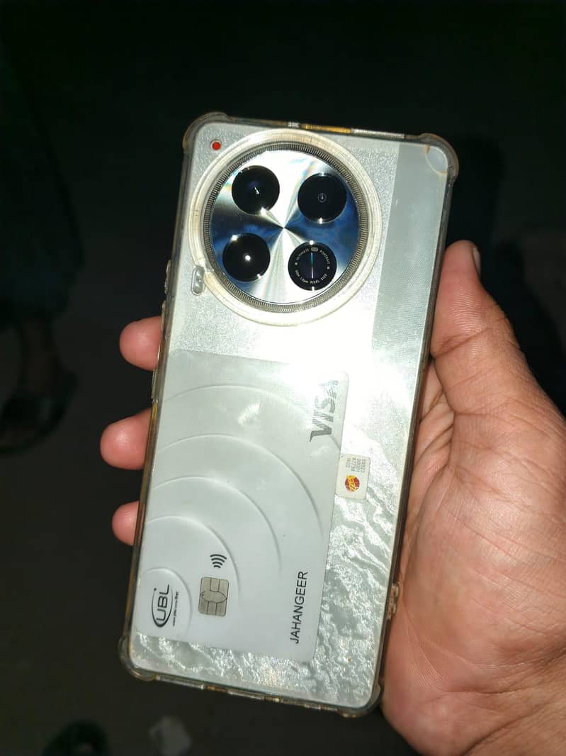 Tecno CAMON 30 1