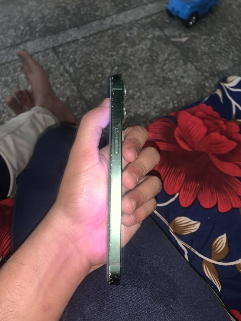 Apple iPhone 13 1