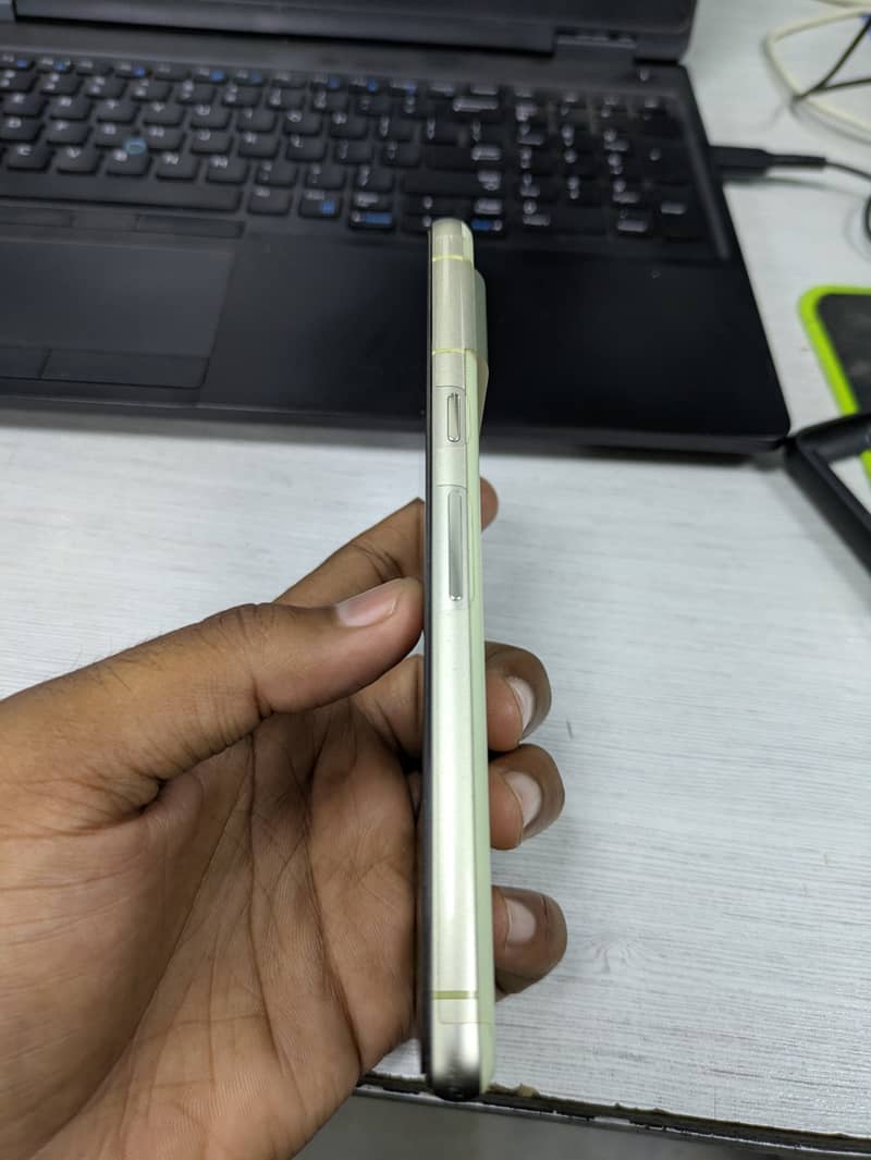 Google Pixel 7 4