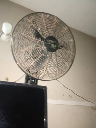pak fan  wall bracket fan 20 inch black colour condition is ok