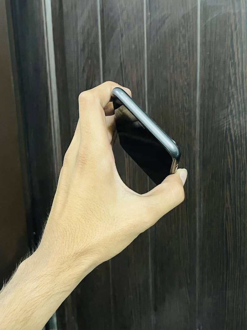 iPhone 11 3